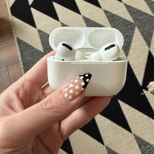 Apple AirPods Pro gen 1 Wireless Earbuds with Charging Case